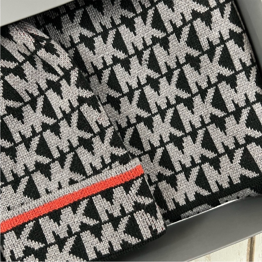 Michael Kors Signature Logo Men’s Hat & Scarf Gift Set - Picture 2 of 4